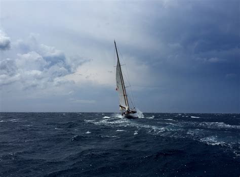hur fort seglar en segelbåt